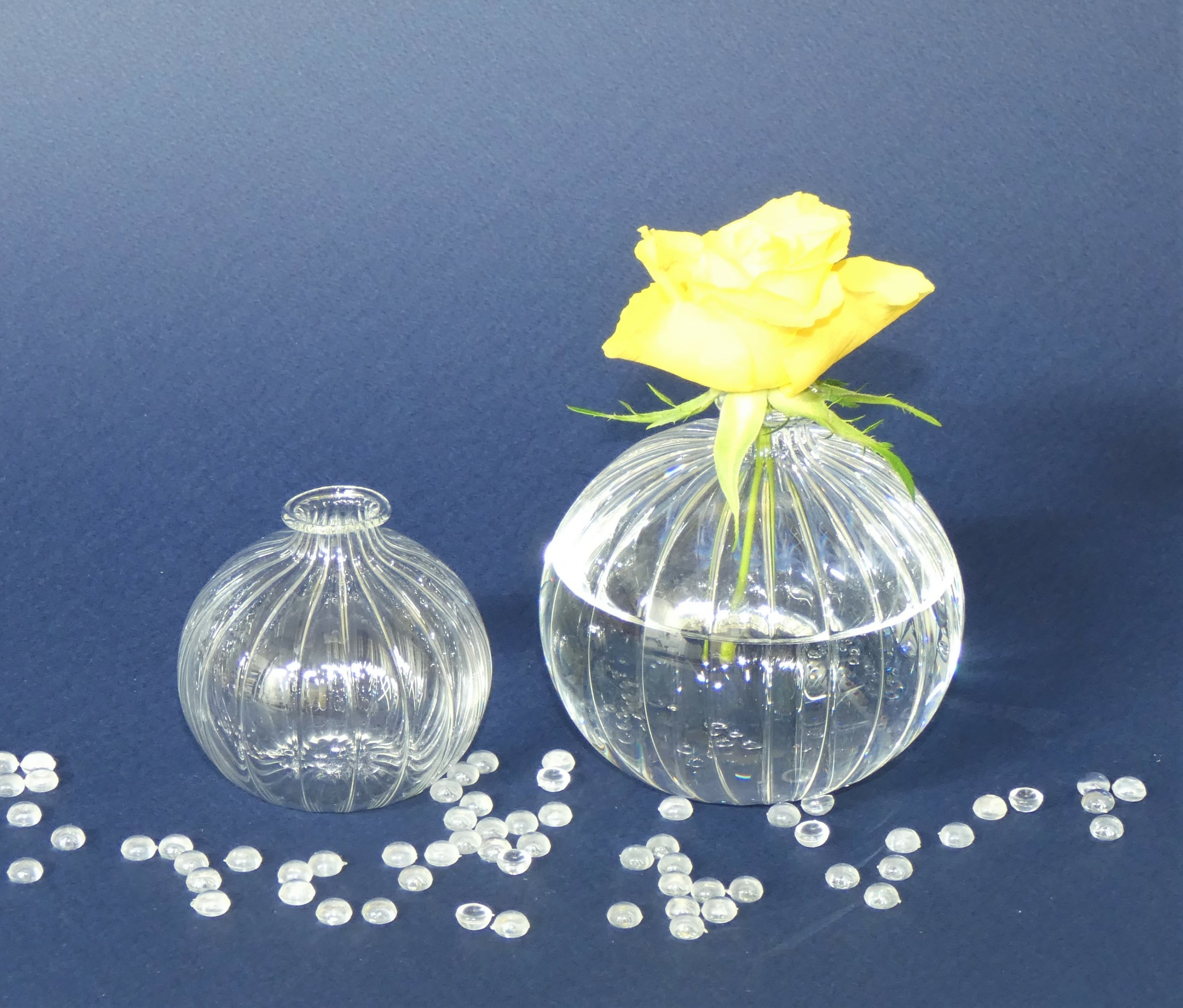 Kugelvase aus klarem Profil Glas